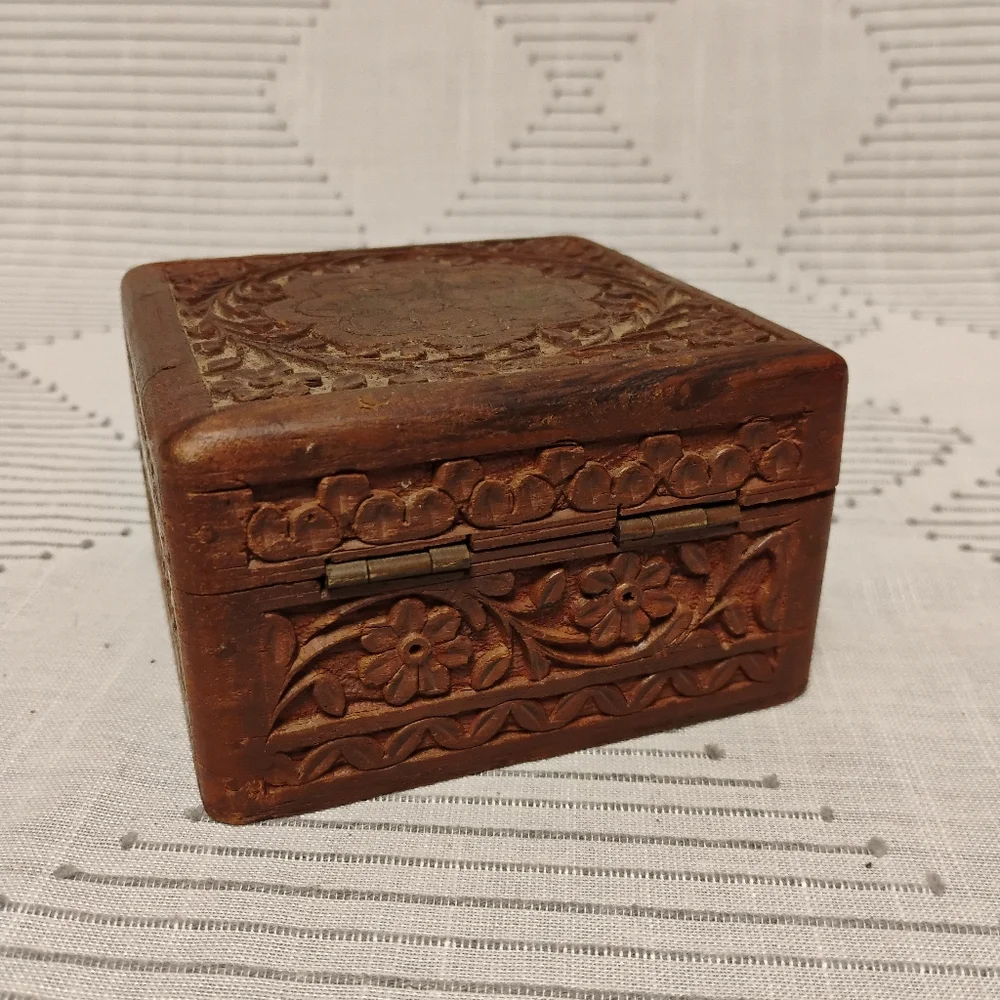 Vintage Carved Wooden Trinket Box Jewelry Box Decorative Storage